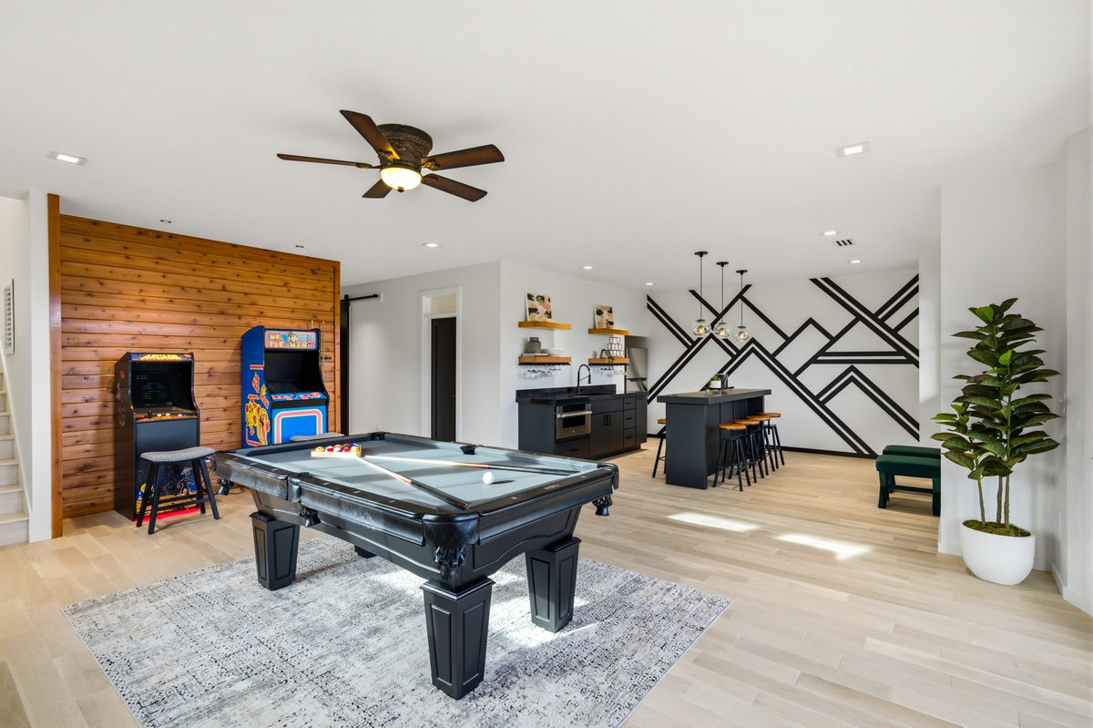 Game room with pool table, arcade game and wet bar at 550 Greenbriar Ln, Gatlinburg TN