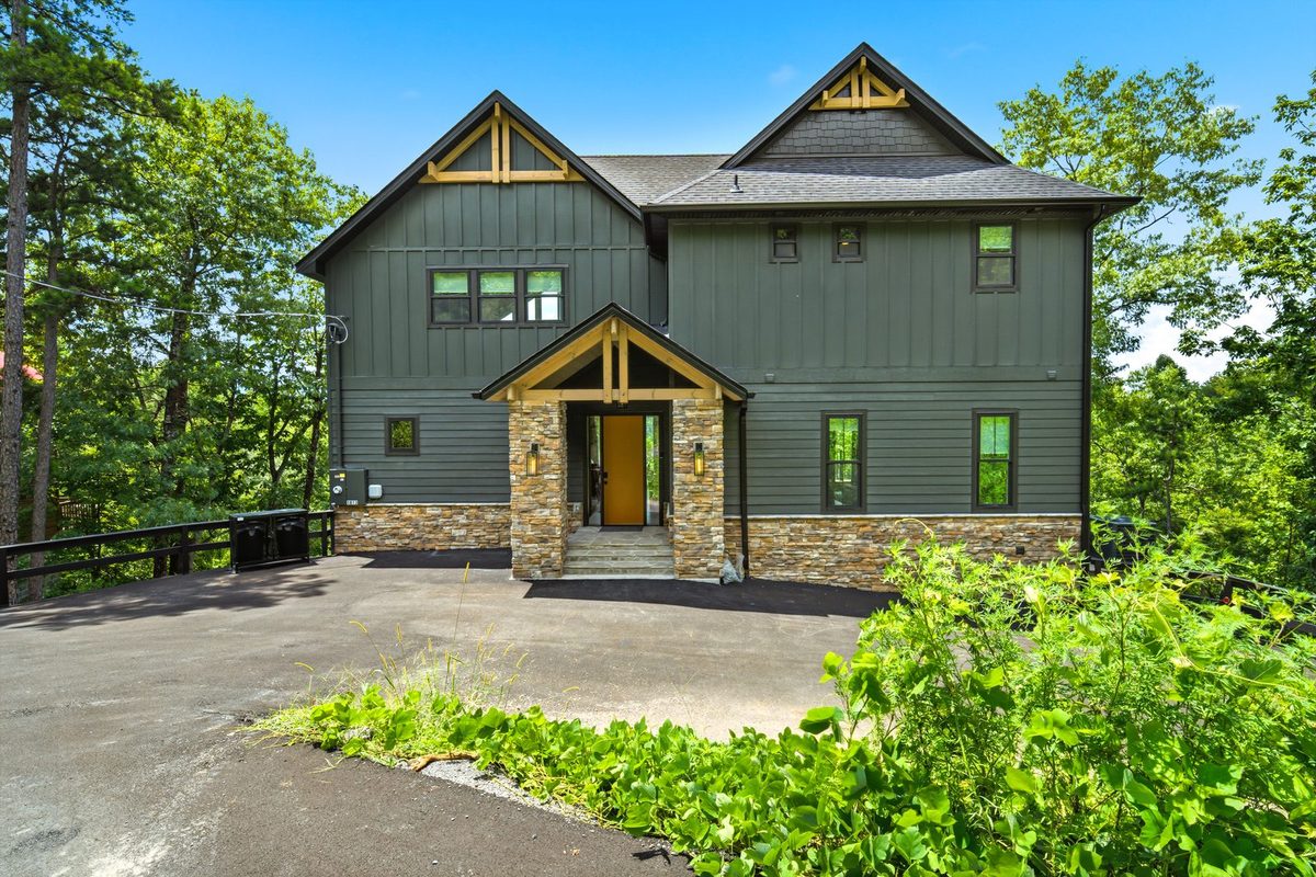 Front exterior at 1813 Red Bone Way, Sevierville TN